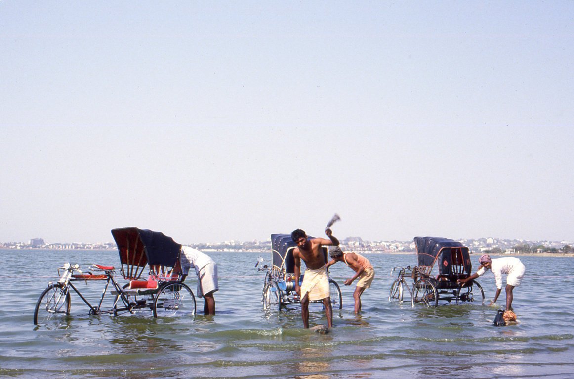 Hyderabad-Hussain-Sagar-rickshaws